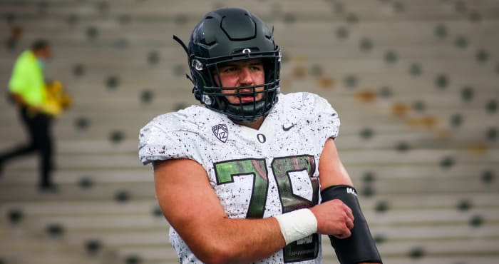 As one of the more experienced Ducks on the team, Outland Trophy watchlist lineman Alex Forsyth will lead his offensive line in a battle of the trenches this Saturday against a talented Georgia defensive front.